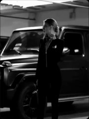 Chic & Sleek: Black Long-Sleeve Zipper Catsuit