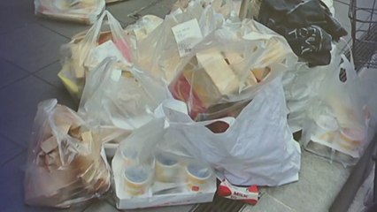 거리 덮은 '햄버거 쓰레기'...포켓몬 장난감 때문? [앵커리포트] / YTN