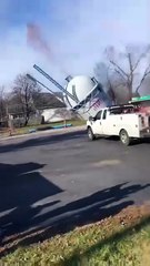 Water Tank, Old Buildings & Electric Poles Demolition | Most Satisfying Moments اس ویڈیو میں دیکھیں پانی کی ٹینکی، پرانی عمارتیں، بجلی کے کھمبے اور دیگر ڈھانچوں کی شاندار ڈیمولیشن۔ گرنے والے لمحات، ٹوٹتی دیواریں، اور دھول کا بادل — سب کچھ اتنا سیٹیسفائنگ