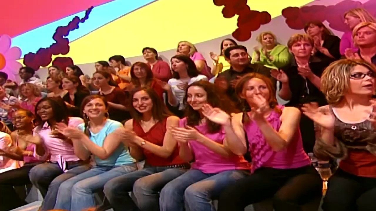 Patricia Kaas et Francis Cabrel — “C'est écrit” — Patricia Kaas et Francis Cabrel (F. Cabrell) | Chantons ensemble contre le Sida — © 2004 TF1 VIDEO