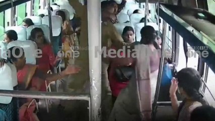 തൃശ്ശൂരിൽ ഓടിക്കൊണ്ടിരുന്ന ബസ്സിൽ നിന്നും പുറത്തേക്ക് തെറിച്ച് വീണ് വയോധിക്ക് ദാരുണാന്ത്യം