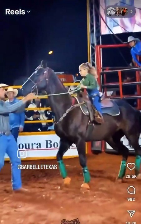 This little girl barrel racing her horse is totally awesome...😎 #barrelracing #cutegirl #horse #skill #racing