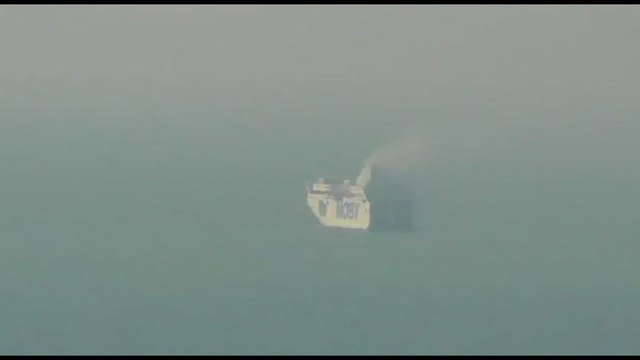 L'incendio a bordo nave-traghetto Rubattino, tra Palermo e Napoli