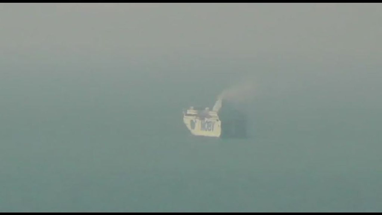 L'incendio a bordo nave-traghetto Rubattino, tra Palermo e Napoli