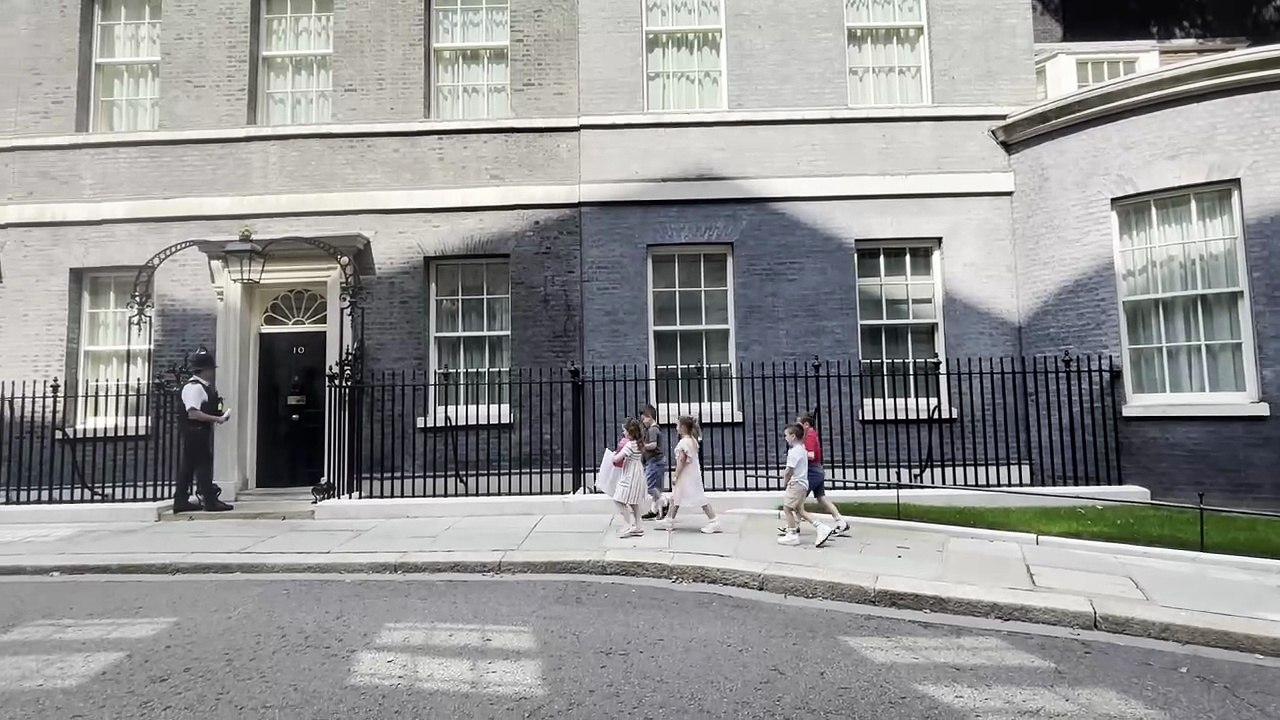 Children deliver petition over allergy in schools provision to Downing Street following death of Benedict Blythe