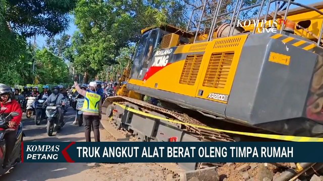 Diduga Rem Blong, Truk Angkut Alat Berat Timpa Rumah Warga di Semarang | KOMPAS PETANG