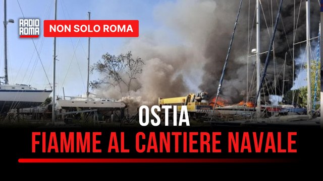 Ostia, rogo in un cantiere navale: bruciate quattro imbarcazioni
