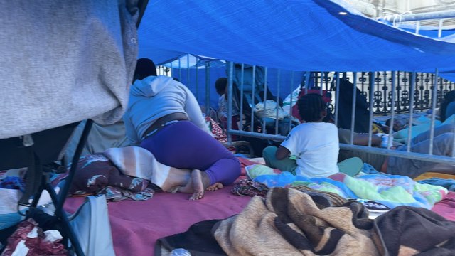 Paris : deux hommes urinent sur une femme sans-abri et ses enfants