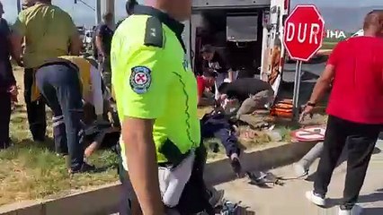 Manisa’da ambulans otomobille çarpıştı: 2’si ağır 7 yaralı