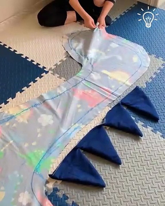Making a cool dinosaur shaped cushion🦖