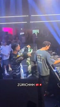 PKK işareti yapsa baş tacı ederdiniz! Bozkurt işareti yaptı, tüm konserleri iptal edildi