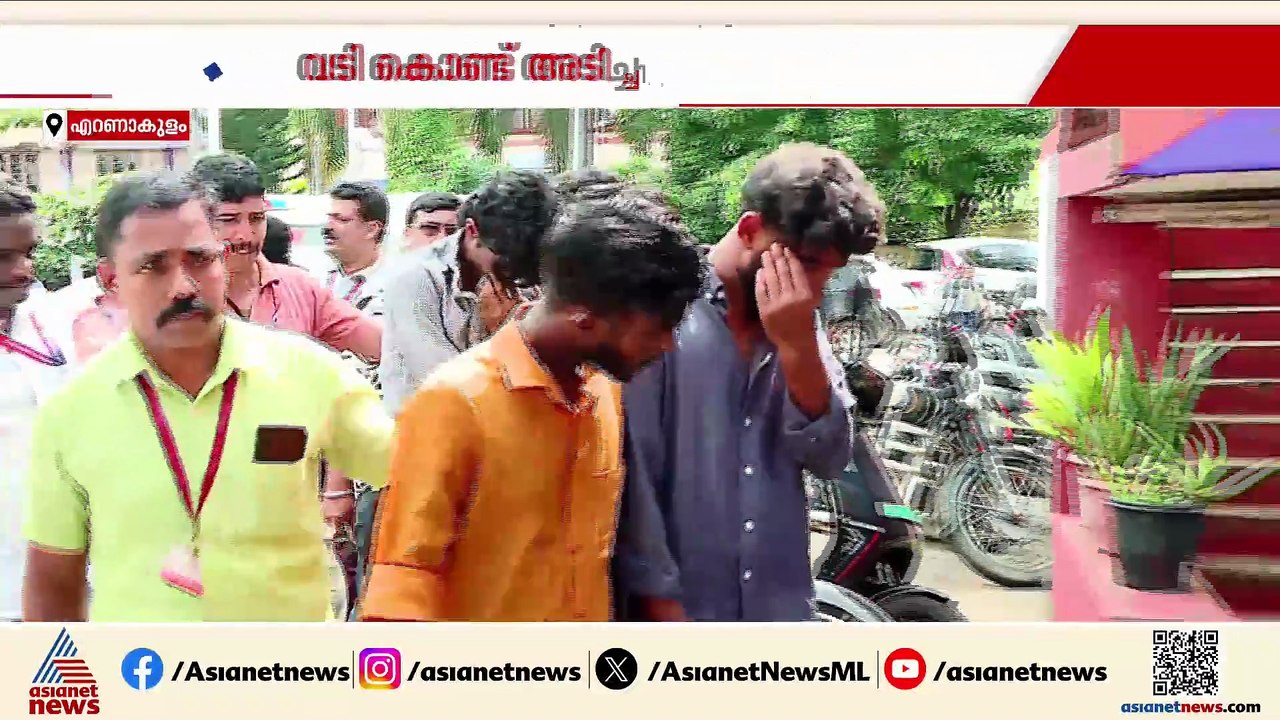 വടി കൊണ്ടടിച്ച് ട്രെയിൻ യാത്രക്കാരുടെ മൊബൈൽ കവർ...