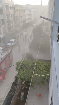 Şanlıurfa’nın Haliliye ilçesinde bir apartmanın bodrum katında çıkan yangın mahallede paniğe neden oldu. İtfaiye ekiplerinin hızlı müdahalesi sayesinde alevler dairelere sıçramadan söndürüldü.