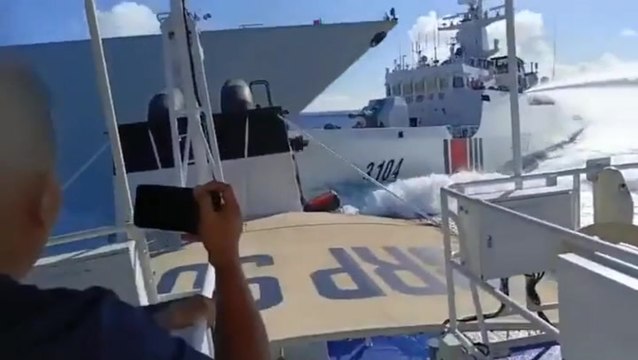 Chinese navy boats smash into each other whilst chasing Philippine patrol boat