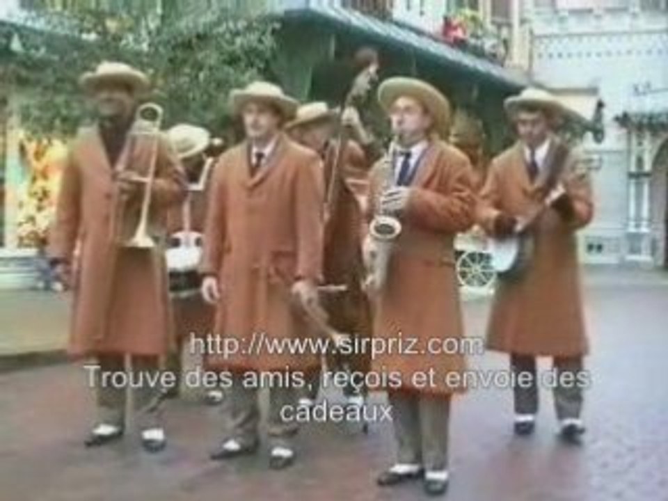 Parade de noel à disneyland paris