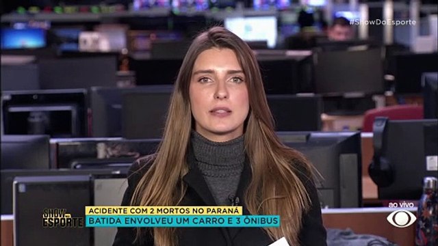 Acidente envolvendo carro e três ônibus no Paraná