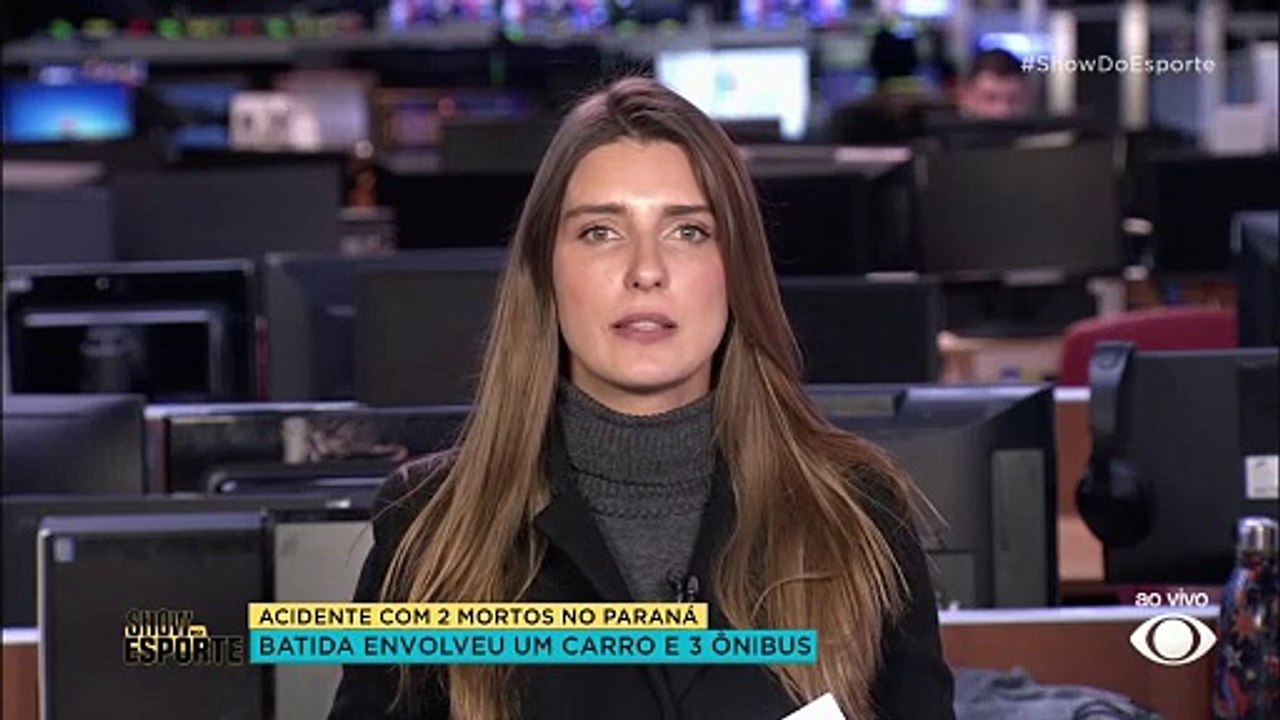 Acidente envolvendo carro e três ônibus no Paraná