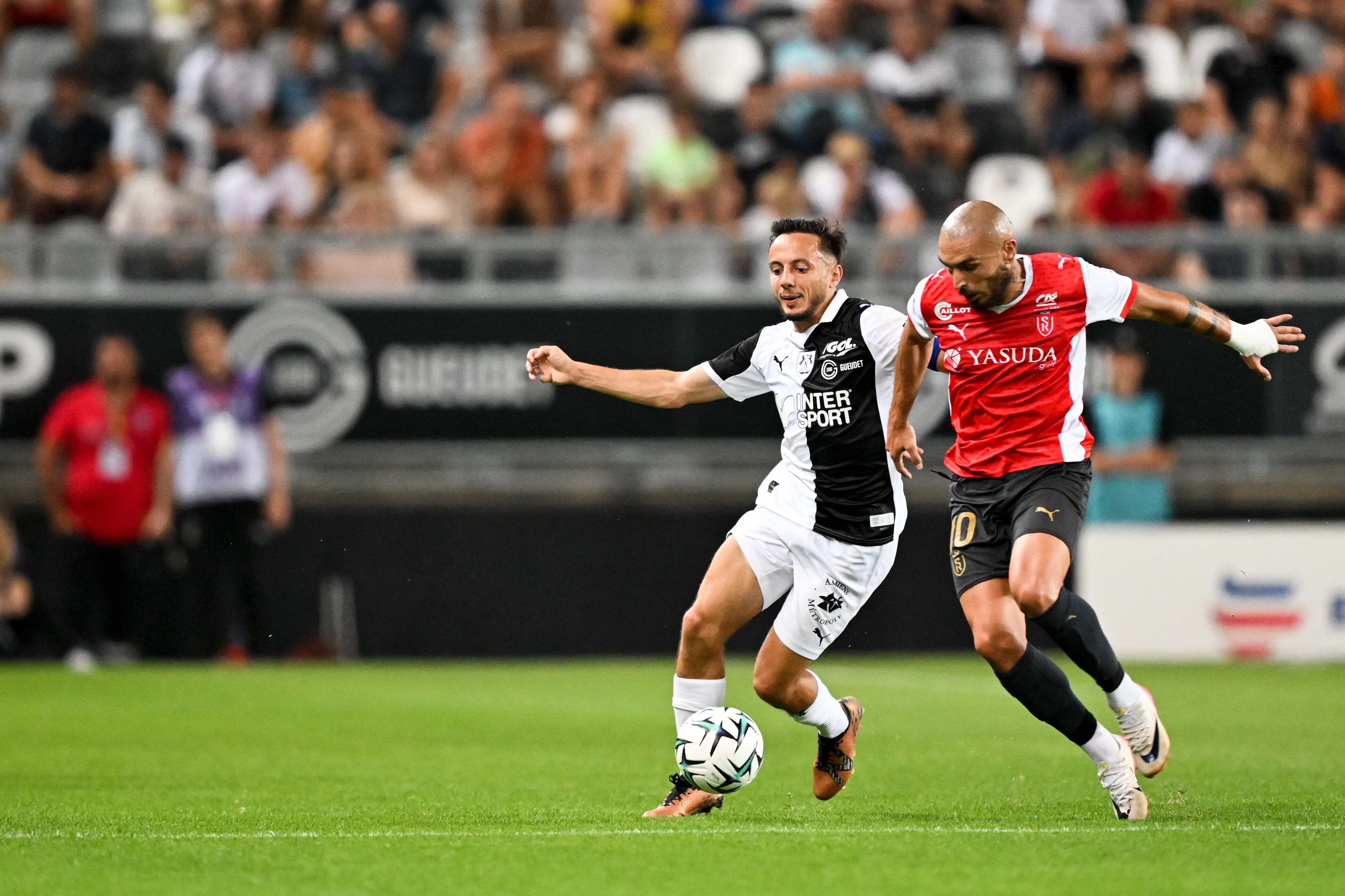 Ligue 2 : Reims lâche ses premiers points dans les dernières minutes à Amiens