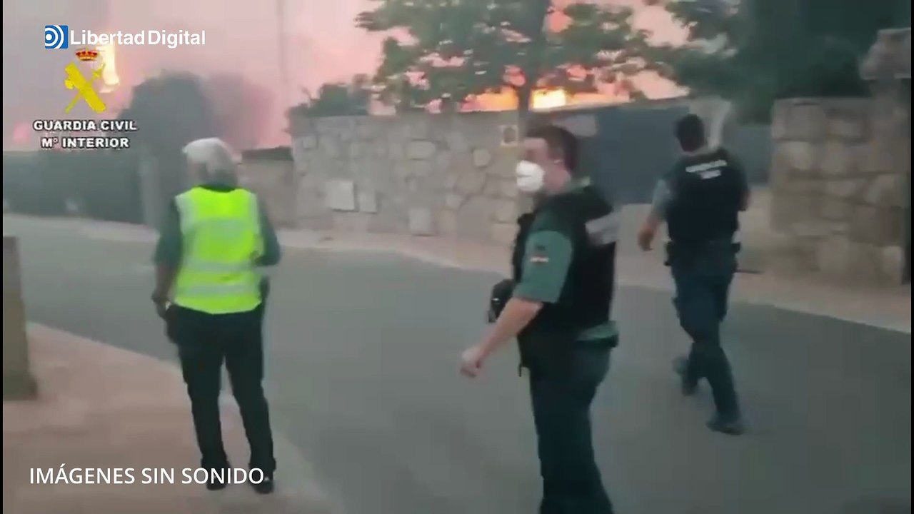 La Guardia Civil desaloja varias urbanizaciones en la localidad de Tres Cantos por un incendio