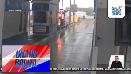 Bus, halos bumaligtad matapos sumalpok sa toll booth; ilang pasahero, nahulog | Unang Balita