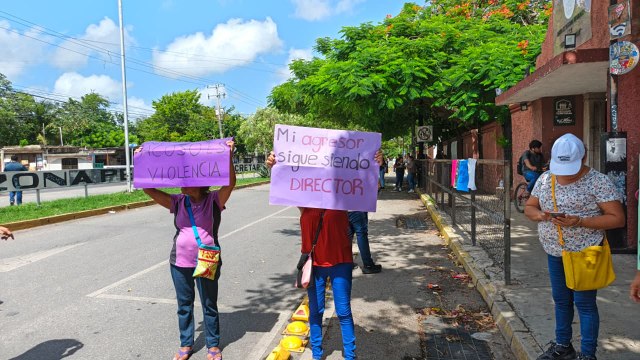 Protestan estudiantes de la CTM por presuntos abusos sexuales de su director