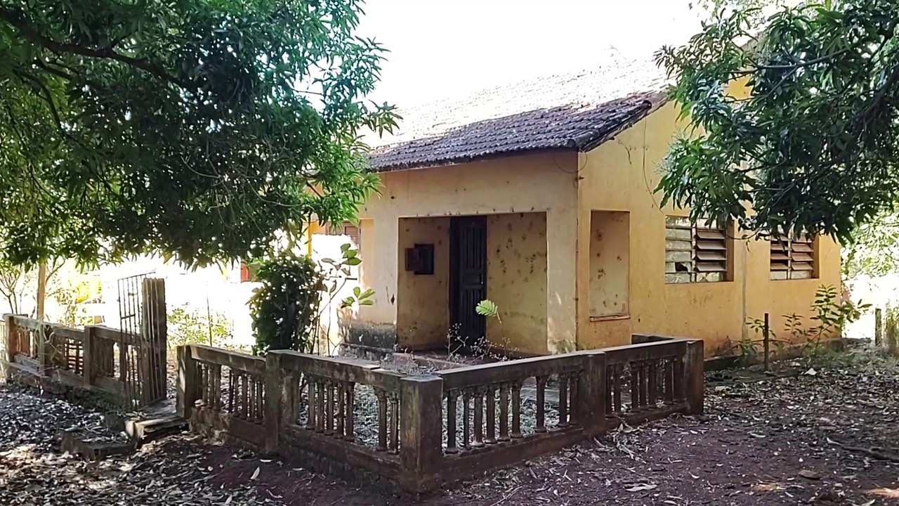 PENSEI TER ALGUÉM ESTRANHO DENTRO DA CASA - CASAS GEMINADAS ABANDONADAS