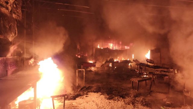 충북 영동 비닐하우스에서 불...인명피해 없어 / YTN