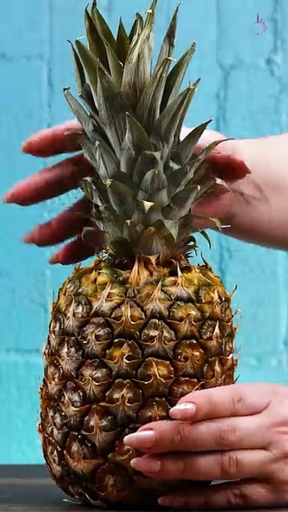 Get creative with your fruit cutting! 🍍🥝