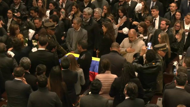 COLOMBIA | Velan los restos de MIGUEL URIBE en el Capitolio Nacional