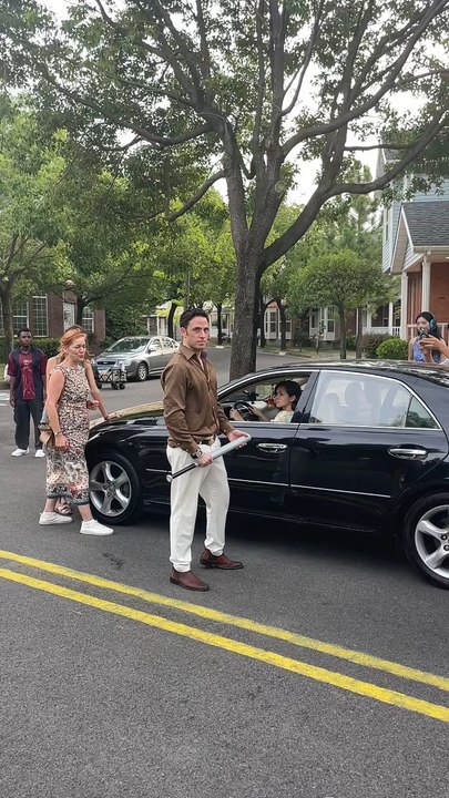 我更好奇这是在哪拍的 首先 肯定是国内[扯脸H] 没有美规灯的Malibu 中规wagon r 还有所有的奇怪尺寸牌照