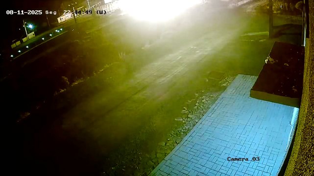 Câmera flagra explosão e incêndio após colisão entre caminhões que deixou vítima fatal na BR-277