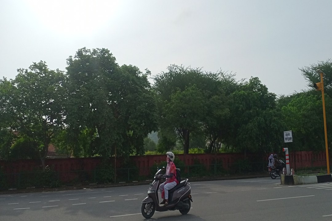 Jaipur Weather :  जयपुर में आज सवेरे से ही हल्क...