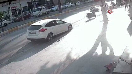 Sağından geçmek istedi, çarpıp böyle devrildi