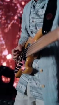 Three years later, they meet again. She has transformed into an independent, sharp-tongued urban woman, while he still stands in the crowd in his police uniform, his eyes burning as if never extinguished. She simply says indifferently, Something's wrong.