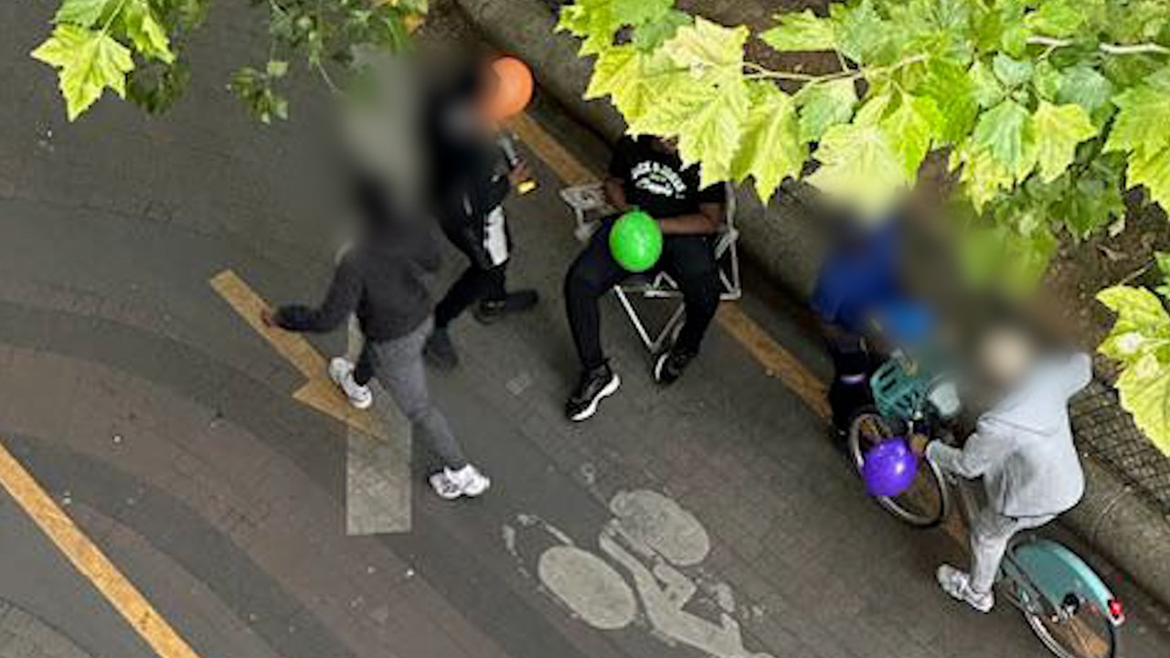 Paris : sous protoxyde d'azote, une bande de jeunes fait vivre un enfer à des habitants du Xe