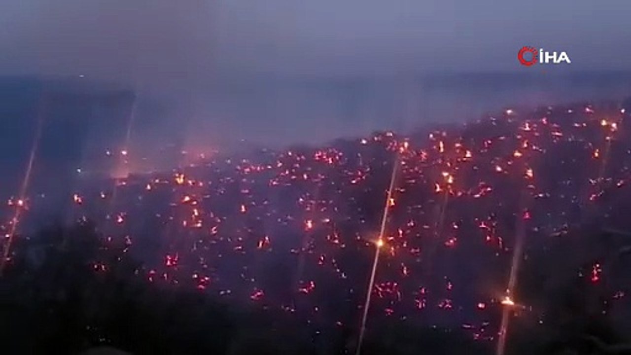 Dikile’de otluk alandaki yangın evlere sıçradı, 11 ev zarar gördü