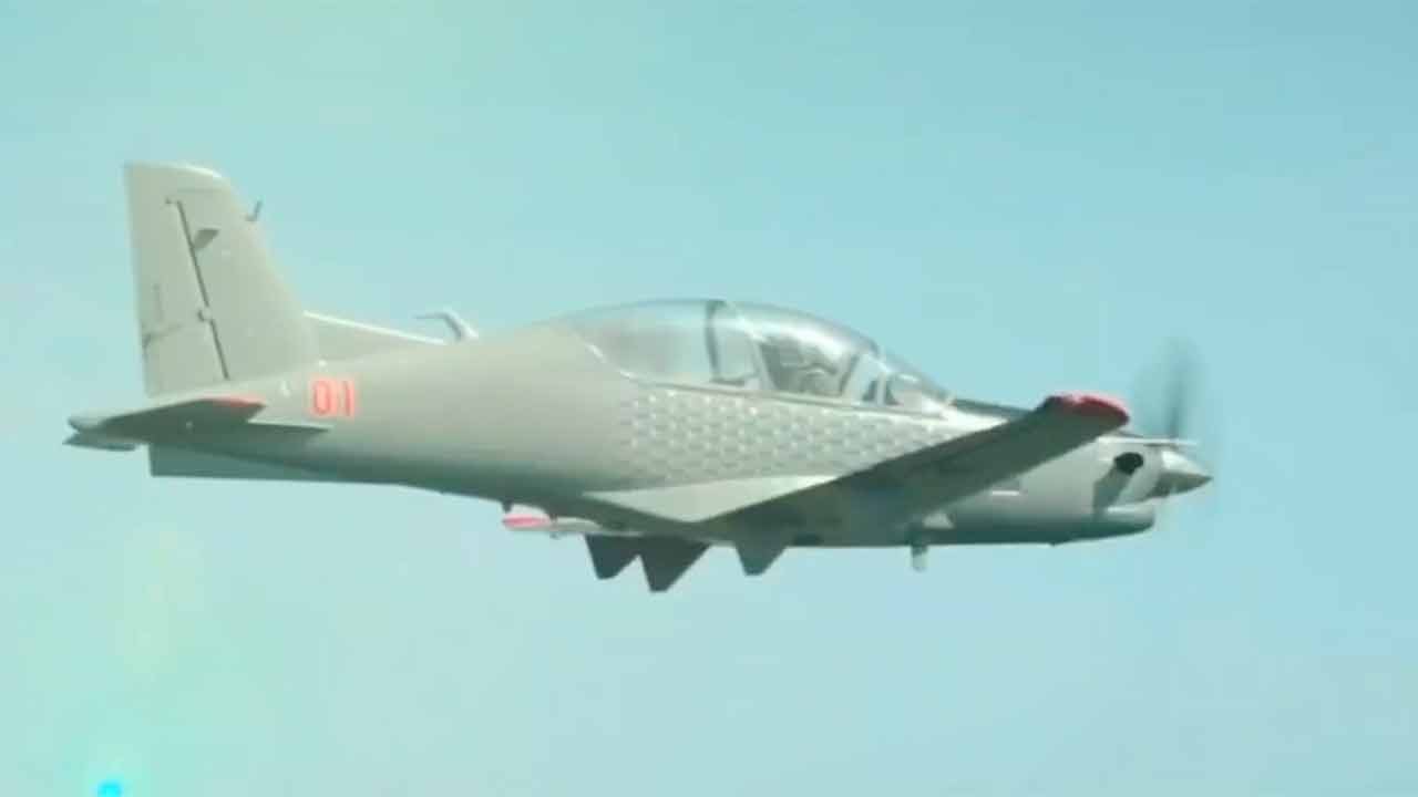 Nieuwe Russische UTS-800-trainingsvliegtuig in testfase!