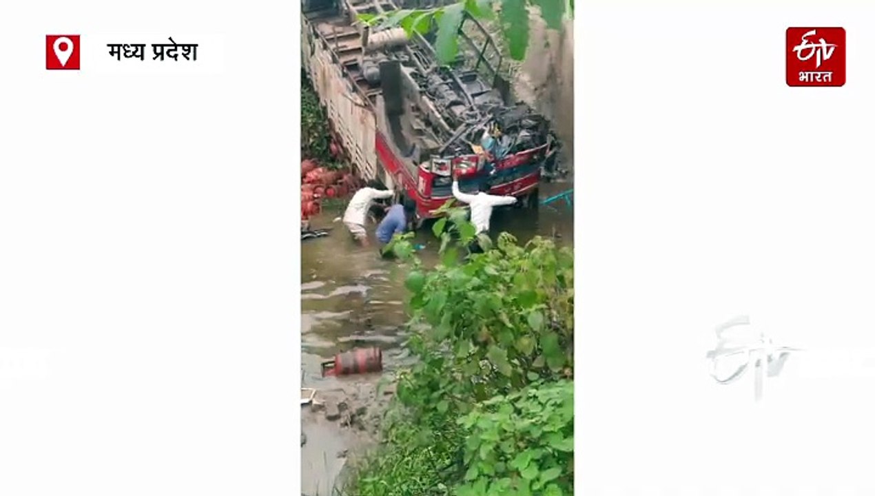 टल्ली ट्रक चालक का कारनामा, सिलेंडर बचाने में पुलिया में जंप करा दी गाड़ी, 4 मजदूर घायल