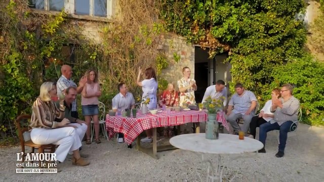 L'amour est dans le pré : Que sont-ils devenus ? : Karine Le Marchand retrouve les agriculteurs et donne des nouvelles de Brice et Christophe.