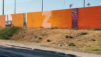 Manu Invisible al lavoro sul suo nuovo murale a Monserrato