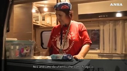 Dai City Angels doccia e cibo per i senzatetto a Milano