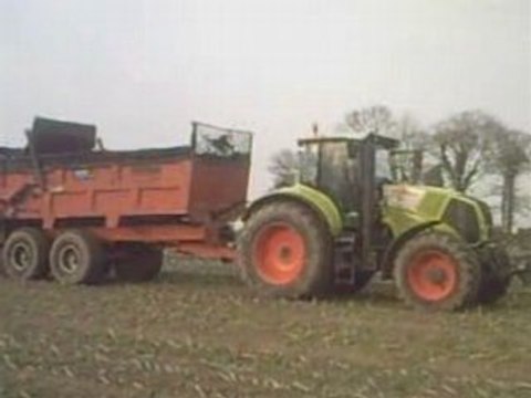 épandage de composte avec claas axion et sodimac