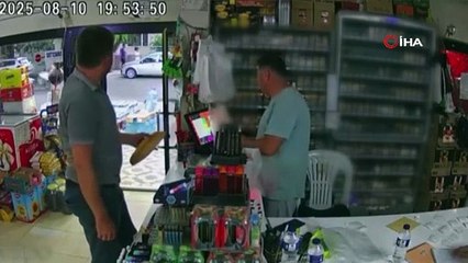 Sındırgı’da deprem anı market kamerasına yansıdı