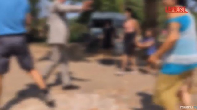 Milano, donna investita e uccisa da ragazzini: dentro il campo nomadi di via Selvanesco