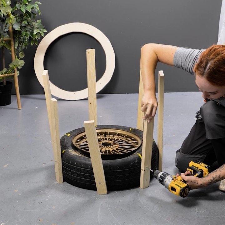 Création d'une chaise en forme de bulle qui donne l'impression d'être sur un nuage ☁️