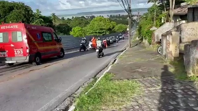 Duas pessoas ficam feridas após colisão entre motos na Ladeira do Calmon