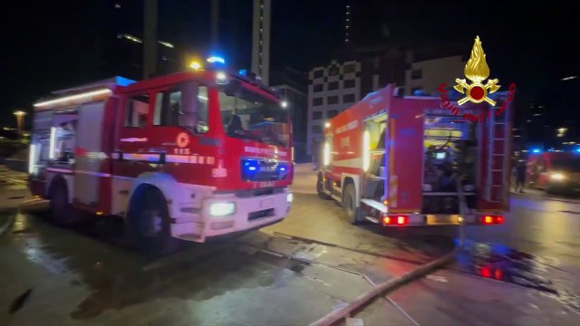 Incendio nella notte al Centro Direzionale di Napoli: fiamme al 20? piano