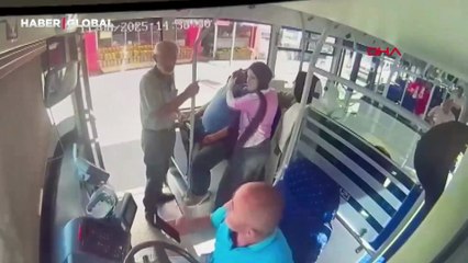 Otobüste fenalaşan yolcuya müdahale kamerada