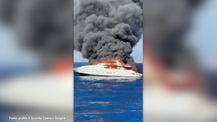 Spagna, incendio distrugge uno yacht al largo di Formentera