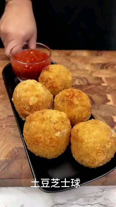 Crunchy crispy potato cheese balls recipe#fypageシ #foryourpage #partyfood #cooking #homecooking #yummyfood #Goodfood #cookinglover #viral #simplerecipe #cookingideas #recipe #deliciousfood #snacks #potatocheese #potatocheeseballs #cheeseballs #crispy